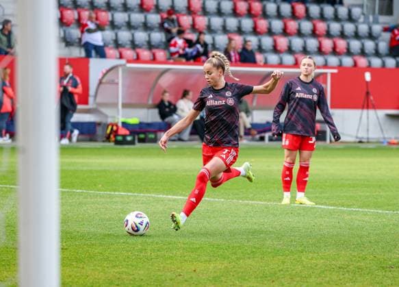 Germany 1 Womens Bundesliga 2025 26, 8 Matchday FC Bayern Munich Women vs SGS Essen Women, FC Bayern Campus Stadion Munich Giulia Gwinn, FC Bayern Munich Women, 7 Munich FC Bayern Campus Stadion Bayern Germany Copyright: xBenedictxChristx