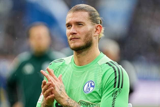 Soccer 2 Bundesliga, Matchday 11, Karlsruher SC FC Schalke 04 on 01 11 2025 in Karlsruhe BBBank Wildpark , Germany, Season 2025 2026 DFL REGULATIONS PROHIBIT ANY USE OF PHOTOGRAPHS AS IMAGE SEQUENCES AND OR QUASI VIDEO Loris Karius 1, S04 in focus Karlsruhe BBBank Wildpark Germany Copyright: xChristophxKinzingerx