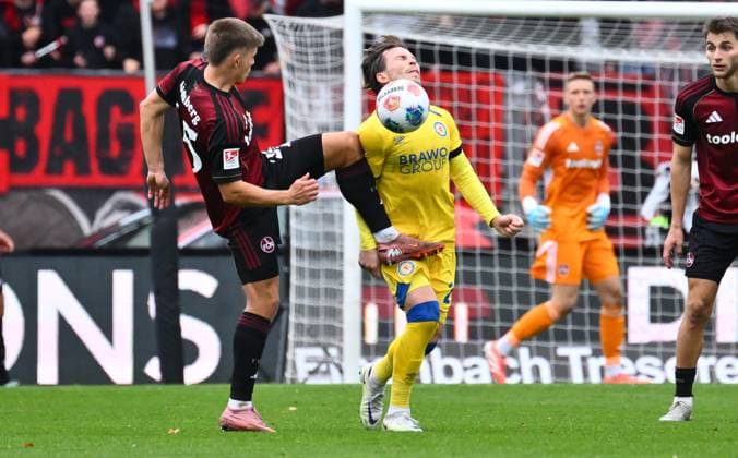 01 11 2025 Soccer Season 2025 2026 2 Soccer Bundesliga 11 Matchday 1 FC Nürnberg FCN Club Eintracht Braunschweig EBS BTSV Sportfoto Zink xwoxzix DFL regulations prohibit any use of photographs as image sequences and or quasi video only for editorial use Finn Ole Becker 25, 1 FC Nürnberg FCN Lino Tempelmann 20, Eintracht Braunschweig BTSV EBS