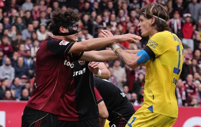 01 11 2025 Soccer season 2025 2026 2 Soccer Bundesliga 11 Matchday 1 FC Nürnberg FCN Club Eintracht Braunschweig EBS BTSV Sportfoto Zink DaMa xdaxmax DFL regulations prohibit any use of photographs as image sequences and or quasi video only for editorial use Fabio Gruber 4, 1 FC Nürnberg FCN Levente Szabo 11, Eintracht Braunschweig BTSV EBS provoke themselves