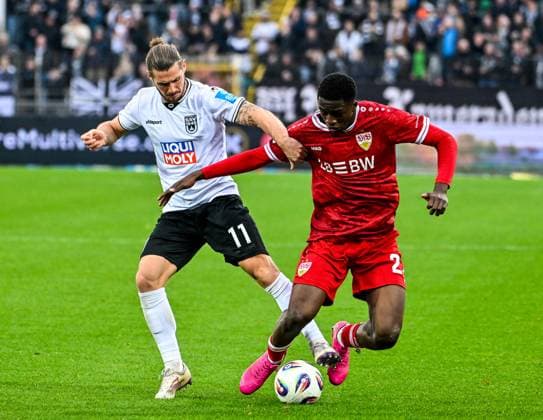 GER, 3 Liga, SSV Ulm 1846 vs VfB Stuttgart II 01 11 2025, Donaustadion, Ulm, GER, 3 Liga, SSV Ulm 1846 vs VfB Stuttgart II, in the picture Dennis Chessa SSV Ulm, 11 , Mansour Ouro Tagha Stuttgart, 27 nordphotoxGmbHx xHafner nph00200