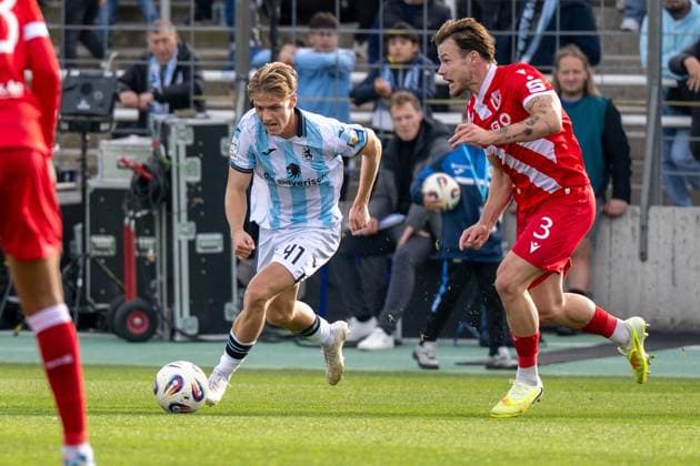 Clemens Lippmann 41 TSV 1860 Muenchen in duel with Henry Rorig 3 FC Energie Cottbus , TSV 1860 Muenchen vs Energie Cottbus, 3 Liga, 13 Spieltag, 01 11 2025 DFB regulations prohibit any use of photographs as image sequences and or quasi video Muenchen Bayern Germany Copyright: xkolbert-press UlrichxGamelx