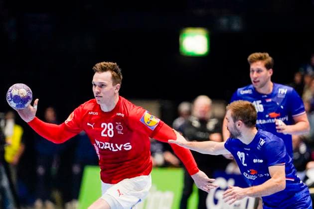 Handball, Golden League Denmark Netherlands Trondheim 20251101 Denmark s Lasse B Andersson and Netherlands Luc Steins during the Golden League handball match between Denmark and the Netherlands at Trondheim Spektrum Photo Erik Flaaris Johansen NTB Trondheim Norway EDITORIAL USE ONLY RESTRICTED USE FOR BETTING COMPANIES  Copyright: xErikxFlaarisxJohansenx xNTBx
