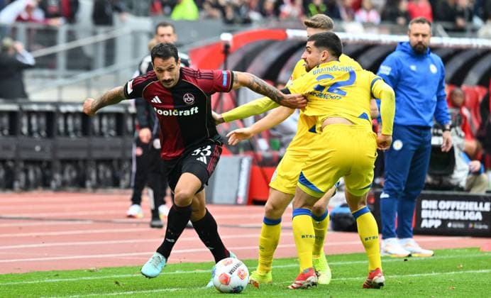 01 11 2025 Soccer Season 2025 2026 2 Soccer Bundesliga 11 Matchday 1 FC Nürnberg FCN Club Eintracht Braunschweig EBS BTSV Sportfoto Zink xwoxzix DFL regulations prohibit any use of photographs as image sequences and or quasi video only for editorial use Adriano Grimaldi 33, 1 FC Nürnberg FCN Fabio Di Michele Sanchez 22, Eintracht Braunschweig BTSV EBS