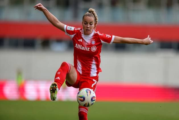 DEU, München, FC Bayern München vs SGS Essen, Google Pixel Frauen Bundesliga, DFB, Saison 2526, FC Bayern Campus, 8 Spieltag im Bild Giulia Gwinn Bayern München 7 DFB DFL REGULATIONS PROHIBIT ANY USE OF PHOTOGRAPHS AS IMAGE SEQUENCES AND OR QUASI VIDEO, 01 11 2025 Copyright: HMBxMedia HendrikxHamelau