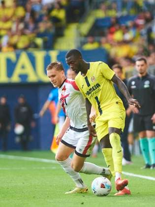 Nicolas Pepe (Villarreal CF) and Alemao (Rayo Vallecano) during the LaLiga EA Sports match between Villarreal CF and Rayo Vallecano at Estadio de la Ceramica on November 1, 2025 in Villarreal, Spain. (Photo by Maria Jose Segovia DeFodi Images) Nicolas Pepe Villarreal CF and Alemao Rayo Vallecano during the LaLiga EA Sports match between Villarreal CF and Rayo Vallecano at Estadio de la Ceramica on November 1, 2025 in Villarreal, Spain Photo by Maria Jose Segovia DeFodi Images