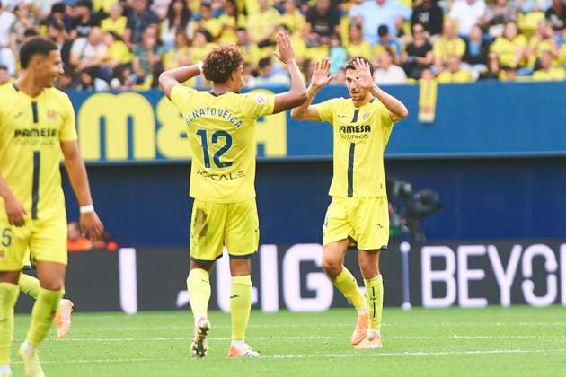 Santi Comesana (Villarreal CF) celebrates during the LaLiga EA Sports match between Villarreal CF and Rayo Vallecano at Estadio de la Ceramica on November 1, 2025 in Villarreal, Spain. (Photo by Maria Jose Segovia DeFodi Images) Santi Comesana Villarreal CF celebrates during the LaLiga EA Sports match between Villarreal CF and Rayo Vallecano at Estadio de la Ceramica on November 1, 2025 in Villarreal, Spain Photo by Maria Jose Segovia DeFodi Images