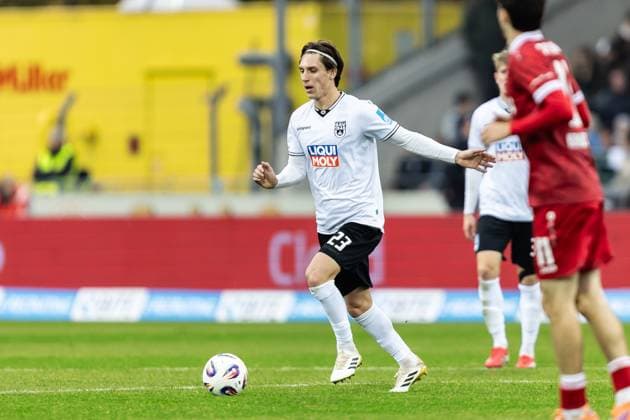 Soccer, Season 2025 2026, 3 Liga, Donaustadion Ulm, 13 Matchday, SSV Ulm 1846 Soccer VfB Stuttgart II, 01 11 2025 01 11 2025, Soccer, Season 2025 2026, 3 Liga, Donaustadion Ulm, 13 Matchday, SSV Ulm 1846 Soccer VfB Stuttgart II, cropped single image 23 Max Brandt SSV Ulm 1846 Soccer Photo Lucca Fundel Ulm Donaustadion Baden Württemberg Germany