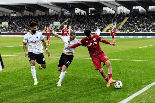 Soccer, Season 2025 2026, 3 Liga, Donaustadion Ulm, 13 Matchday, SSV Ulm 1846 Soccer VfB Stuttgart II, 01 11 2025 01 11 2025, Soccer, Season 2025 2026, 3 Liga, Donaustadion Ulm, 13 Matchday, SSV Ulm 1846 Fußball VfB Stuttgart II, f l 49 Andre Becker SSV Ulm 1846 Fußball , 11 Dennis Chessa SSV Ulm 1846 Fußball , 16 Leny Meyer VfB Stuttgart II Photo Lucca Fundel Ulm Donaustadion Baden Württemberg Germany