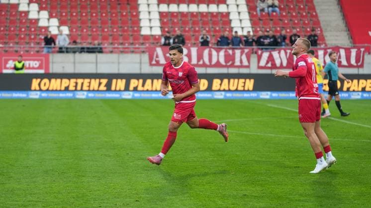 Soccer, Men, Season 2025 2026, Regionalliga Nordost, Matchday 14, FSV Zwickau vs FSV 63 Luckenwalde, Saturday 01 11 2025, GGZ Arena Zwickau, In the picture Cemal Sezer Zwickau celebrates after his goal for 2 0 Saxony Germany