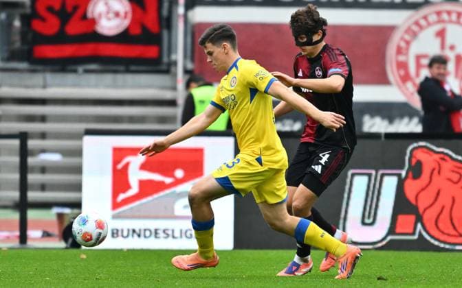 01 11 2025 Soccer Season 2025 2026 2 Soccer Bundesliga 11 Matchday 1 FC Nürnberg FCN Club Eintracht Braunschweig EBS BTSV Sportfoto Zink xwoxzix DFL regulations prohibit any use of photographs as image sequences and or quasi video only for editorial use Robert Ramsak 23, Eintracht Braunschweig BTSV EBS Fabio Gruber 4, 1 FC Nürnberg FCN