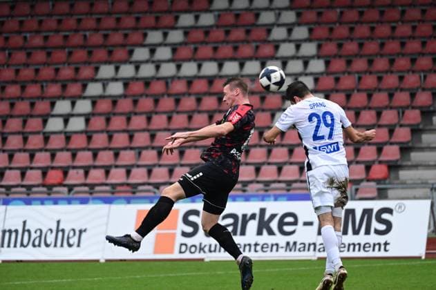 01 11 2025 xkhx Kassel Regionalliga Südwest Season 2025 2026 KSV Hessen Kassel SV Eintracht Trier Zvonimir Plavcic 19, Hessen Kassel v Christopher Spang Trier