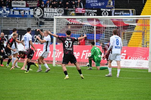 01 11 2025 xkhx Kassel Regionalliga Südwest Season 2025 2026 KSV Hessen Kassel SV Eintracht Trier Goal celebration after the 1-0 goal by Yannick Stark Hessen Kassel