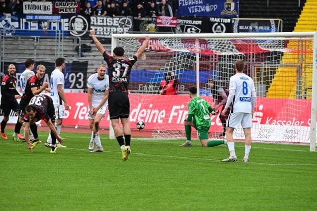 01 11 2025 xkhx Kassel Regionalliga Südwest Season 2025 2026 KSV Hessen Kassel SV Eintracht Trier Goal celebration after the 1-0 goal by Yannick Stark Hessen Kassel