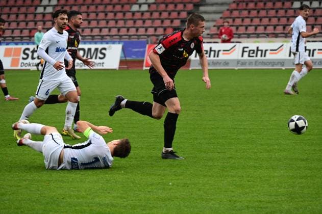 01 11 2025 xkhx Kassel Regionalliga Südwest Season 2025 2026 KSV Hessen Kassel SV Eintracht Trier Zvonimir Plavcic 19, Hessen Kassel v Maurice Wrusch Trier