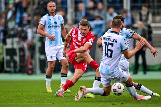 from left Erik Engelhardt Cottbus, 18 pulls away, shot on goal, Max Reinthaler TSV 1860, 16 and Sean Dulic TSV 1860, 25 try to block the shot, duel, duel, tackle, dynamics, action, action, 01 11 2025, Munich Germany , Football, 3 Liga, TSV 1860 München FC Energie Cottbus, DFB DFL REGULATIONS PROHIBIT ANY USE OF PHOTOGRAPHS AS IMAGE SEQUENCES AND OR QUASI VIDEO xslx