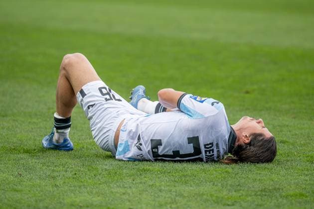 Tunay Deniz TSV 1860 Muenchen, 36 lies stricken on the pitch after a tackle GER, TSV 1860 Muenchen vs FC Energie Cottbus, Soccer, 3 Bundesliga, Matchday 13, Season 2025 2026, 01 11 2025 DFL DFB REGULATIONS PROHIBIT ANY USE OF PHOTOGRAPHS as IMAGE SEQUENCES and or QUASI VIDEO GER, TSV 1860 Muenchen vs FC Energie Cottbus, Football, Bundesliga 3, Matchday 13, Season 2025 2026, 01 11 2025 Muenchen Copyright: xEibner-Pressefoto HeikexFeinerx EP_HFR