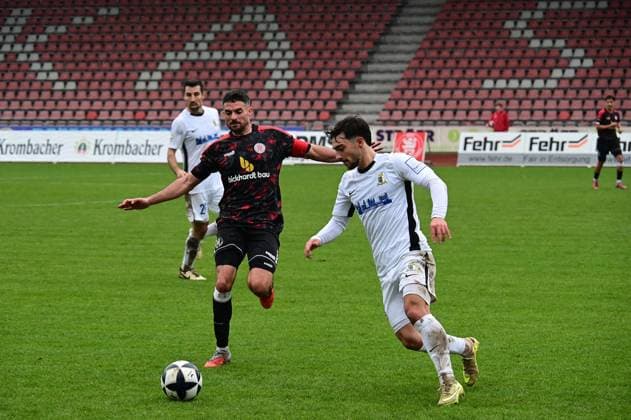 01 11 2025 xkhx Kassel Regionalliga Südwest Season 2025 2026 KSV Hessen Kassel SV Eintracht Trier Adrian Bravo Sanchez 17, Hessen Kassel vs Ömer Kenan Yavuz Trier