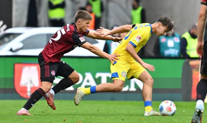 01 11 2025 Soccer Season 2025 2026 2 Soccer Bundesliga 11 Matchday 1 FC Nürnberg FCN Club Eintracht Braunschweig EBS BTSV Sportfoto Zink xwoxzix DFL regulations prohibit any use of photographs as image sequences and or quasi video only for editorial use Finn Ole Becker 25, 1 FC Nürnberg FCN Max Marie 15, Eintracht Braunschweig BTSV EBS