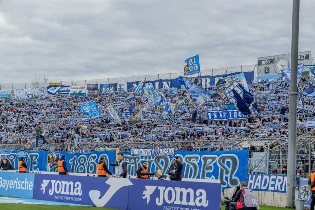 The Loewenfans in the Westkurve with a scarf parade GER, TSV 1860 Muenchen vs FC Energie Cottbus, Football, 3 Bundesliga, Matchday 13, Season 2025 2026, 01 11 2025 DFL DFB REGULATIONS PROHIBIT ANY USE OF PHOTOGRAPHS as IMAGE SEQUENCES and or QUASI VIDEO GER, TSV 1860 Muenchen vs FC Energie Cottbus, Football, 3 Bundesliga, Matchday 13, Season 2025 2026, 01 11 2025 Muenchen Copyright: xEibner-Pressefoto HeikexFeinerx EP_HFR