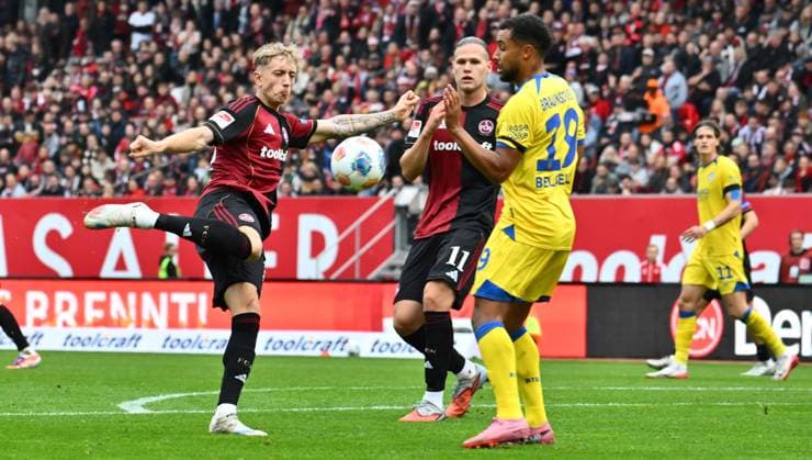 01 11 2025 Soccer Season 2025 2026 2 Soccer Bundesliga 11 Matchday 1 FC Nürnberg FCN Club Eintracht Braunschweig EBS BTSV Sportfoto Zink xwoxzix DFL regulations prohibit any use of photographs as image sequences and or quasi video only for editorial use Tim Drexler 15, 1 FC Nürnberg FCN Leon Bell Bell 19, Eintracht Braunschweig BTSV EBS
