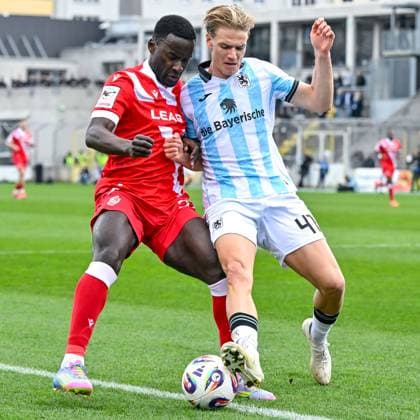 v li Merveille Biankadi Cottbus, 37 Clemens Lippmann TSV 1860, 41 in duel, duel, tackle, dynamic, action, action, 01 11 2025, Munich Germany , Football, 3 Liga, TSV 1860 München FC Energie Cottbus, DFB DFL REGULATIONS PROHIBIT ANY USE OF PHOTOGRAPHS AS IMAGE SEQUENCES AND OR QUASI VIDEO xslx