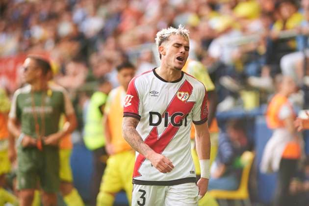 Pep Chavarria (Rayo Vallecano) during the LaLiga EA Sports match between Villarreal CF and Rayo Vallecano at Estadio de la Ceramica on November 1, 2025 in Villarreal, Spain. (Photo by Maria Jose Segovia DeFodi Images) Pep Chavarria Rayo Vallecano during the LaLiga EA Sports match between Villarreal CF and Rayo Vallecano at Estadio de la Ceramica on November 1, 2025 in Villarreal, Spain Photo by Maria Jose Segovia DeFodi Images