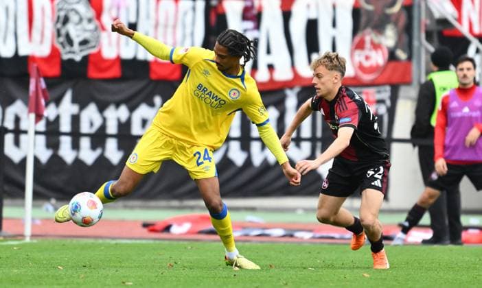 01 11 2025 Soccer Season 2025 2026 2 Soccer Bundesliga 11 Matchday 1 FC Nürnberg FCN Club Eintracht Braunschweig EBS BTSV Sportfoto Zink xwoxzix DFL regulations prohibit any use of photographs as image sequences and or quasi video only for editorial use Sidi Sane 24, Eintracht Braunschweig BTSV EBS Tim Janisch 32, 1 FC Nürnberg FCN
