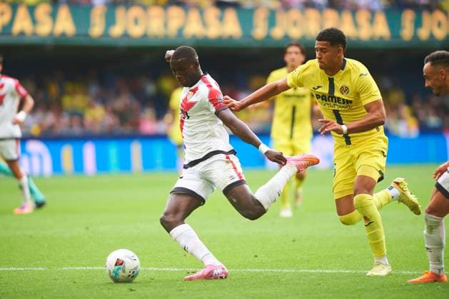 Mendy (Rayo Vallecano) and Santiago Mourino (Villarreal CF) during the LaLiga EA Sports match between Villarreal CF and Rayo Vallecano at Estadio de la Ceramica on November 1, 2025 in Villarreal, Spain. (Photo by Maria Jose Segovia DeFodi Images) Mendy Rayo Vallecano and Santiago Mourino Villarreal CF during the LaLiga EA Sports match between Villarreal CF and Rayo Vallecano at Estadio de la Ceramica on November 1, 2025 in Villarreal, Spain Photo by Maria Jose Segovia DeFodi Images