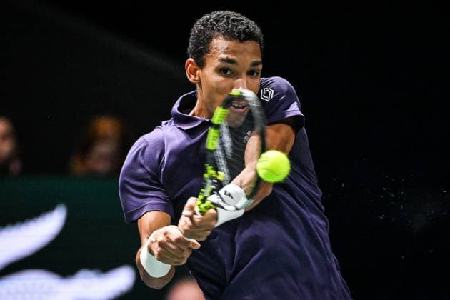 November 1, 2025, Nanterre, France, France: Felix AUGER-ALIASSIME of Canada during the sixth day of the Rolex Paris Masters 1000 tennis tournament at Accor Arena on November 01, 2025 in Nanterre near Paris, France. Nanterre France - ZUMAm308 20251101_zsp_m308_005 Copyright: xMatthieuxMirvillex