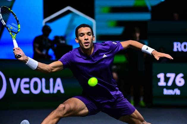 TENNIS : Rolex Paris Masters - Paris - 01 11 2025 Felix Auger Aliassime ( Canada ) during the Rolex Paris Masters at Paris La Defense Arena on November 01, 2025 in Nanterre, France. (Photo by Federico Pestellini PSNewz ) ParisFrance  Copyright: xFedericoxPestellinix