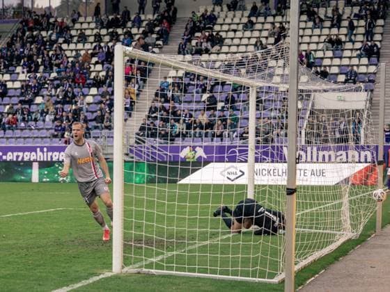 Germany Soccer 3 Liga 2025 26, 13 Matchday FC Erzgebirge Aue vs SSV Jahn Regensburg Eins Erzgebirgsstadion Aue Eric Hottmann SSV Jahn Regensburg, 21 Copyright: xChristopherxRupprechtx