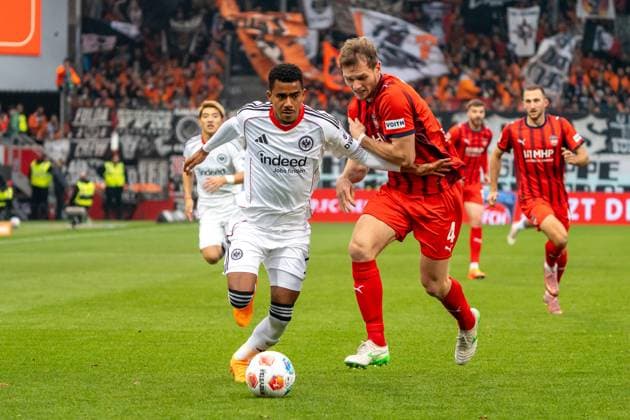 duel between Ansgar Knauff Eintracht Frankfurt, 07 and Tim Siersleben FC Heidenheim, 04 , GER, 1 FC Heidenheim 1846 vs Eintracht Frankfurt, Football, 1 Bundesliga, Matchday 9, Season 2025 2026, 01 11 2025, DFL REGULATIONS PROHIBIT ANY USE OF PHOTOGRAPHS AS IMAGE SEQUENCES AND OR QUASI VIDEO, GER, 1 FC Heidenheim 1846 vs Eintracht Frankfurt, Football, 1 Bundesliga, Matchday 9, Season 2025 2026, 01 11 2025, Heidenheim Copyright: xEibner-Pressefoto EdwardxCheungx EP_ECG