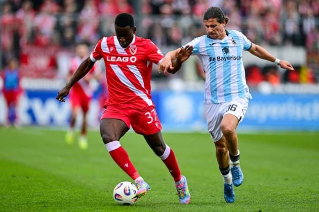 v li Merveille Biankadi Cottbus, 37 Tunay Deniz TSV 1860, 36 in duel, duel, tackle, dynamics, action, action, 01 11 2025, Munich Germany , Football, 3 Liga, TSV 1860 München FC Energie Cottbus, DFB DFL REGULATIONS PROHIBIT ANY USE OF PHOTOGRAPHS AS IMAGE SEQUENCES AND OR QUASI VIDEO xslx