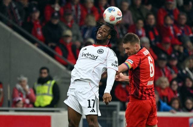01 11 2025, xjhx, Football 1 Bundesliga, 1 FC Heidenheim Eintracht Frankfurt v l Elye Wahi Eintracht Frankfurt , Patrick Mainka 1 FC Heidenheim DFL DFB REGULATIONS PROHIBIT ANY USE OF PHOTOGRAPHS as IMAGE SEQUENCES and or QUASI VIDEO Heidenheim