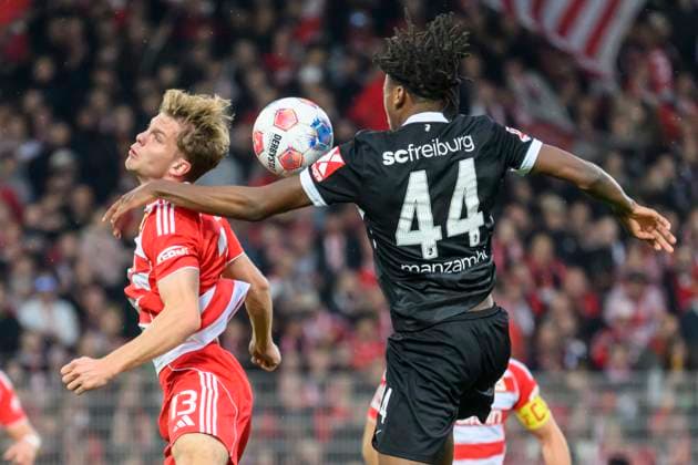 in the picture from l Andras Schaefer 1 FC Union , Johan Manzambi SC Freiburg , duel, action, fight, fights for the ball, GER, Berlin, 1 FC Union Berlin vs SC Freiburg, Bundesliga, football, DFB, season 2025 2026, Alte Foersterei, DFB DFL REGULATIONS PROHIBIT ANY USE OF PHOTOGRAPHS AS IMAGE SEQUENCES AND OR QUASI VIDEO, 01 11 25, Copyright: HMBxMedia UwexKoch