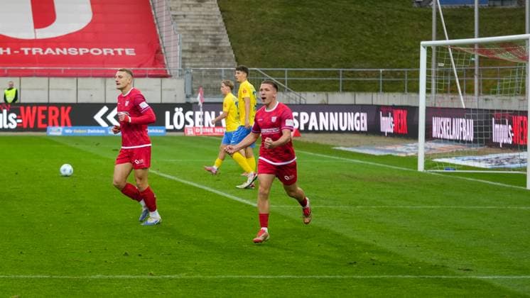 Soccer, Men, Season 2025 2026, Regionalliga Nordost, Matchday 14, FSV Zwickau vs FSV 63 Luckenwalde, Saturday 01 11 2025, GGZ Arena Zwickau, In the picture Nick Breitenbücher Zwickau celebrates his goal for 3 0 Saxony Germany
