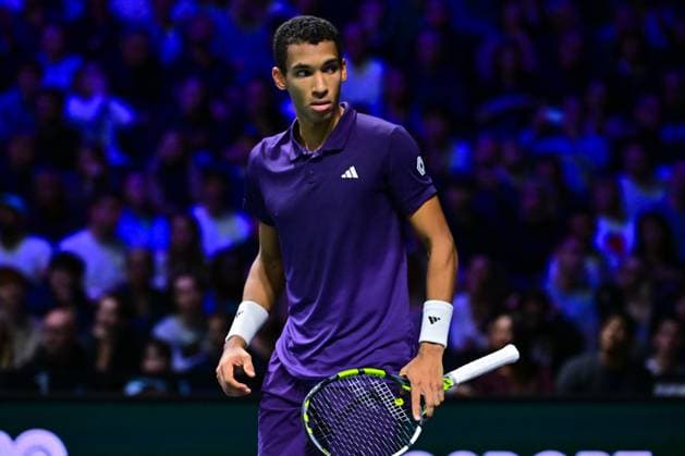 TENNIS : Rolex Paris Masters - Paris - 01 11 2025 Felix Auger Aliassime ( Canada ) during the Rolex Paris Masters at Paris La Defense Arena on November 01, 2025 in Nanterre, France. (Photo by Federico Pestellini PSNewz ) ParisFrance  Copyright: xFedericoxPestellinix