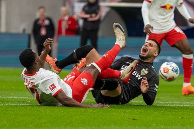 Germany, Soccer, 1 Bundesliga, Matchday 9, 2025 2026, RB Leipzig VfB Stuttgart on 01 11 in Leipzig Red Bull Arena Deniz Undav VfB Stuttgart 26 and Ridle Baku RB Leipzig 17 Copyright: xSvenxHeidmannx