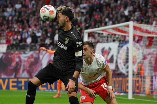 Atakan Karazor VfB Stuttgart left and Christoph Baumgartner RB Leipzig right RB Leipzig vs VfB Stuttgart, Football, 1 Bundesliga, Matchday 9, Season 2025 2026, 01 11 2025 DFB DFL REGULATIONS PROHIBIT ANY USE OF PHOTOGRAPHS AS IMAGE SEQUENCES AND OR QUASI VIDEO RB Leipzig vs VfB Stuttgart, Football, 1 Bundesliga, Matchday 9, Season 2025 2026, 01 11 2025 Leipzig Copyright: xEibner-Pressefoto BertxHarzerx EP_BHR