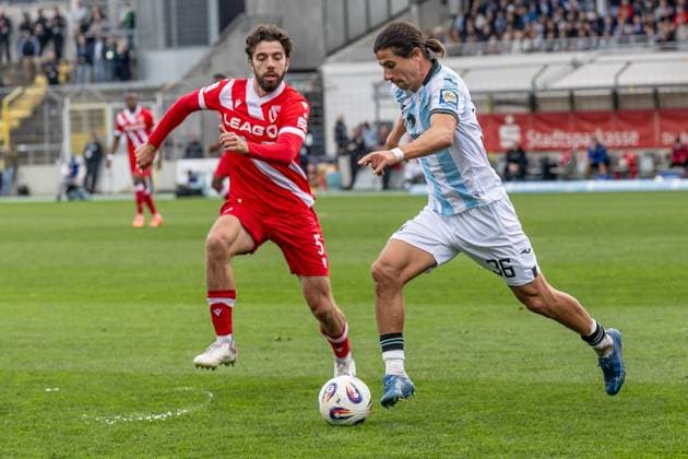 Fight for the ball duel between Dominik Pelivan FC Energie Cottbus, 5 and Tunay Deniz TSV 1860 Muenchen, 36 GER, TSV 1860 Muenchen vs FC Energie Cottbus, Football, 3 Bundesliga, Matchday 13, Season 2025 2026, 01 11 2025 DFL DFB REGULATIONS PROHIBIT ANY USE OF PHOTOGRAPHS as IMAGE SEQUENCES and or QUASI VIDEO GER, TSV 1860 Muenchen vs FC Energie Cottbus, Football, 3 Bundesliga, Matchday 13, Season 2025 2026, 01 11 2025 Muenchen Copyright: xEibner-Pressefoto HeikexFeinerx EP_HFR