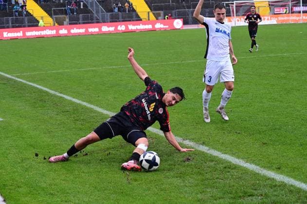 01 11 2025 xkhx Kassel Regionalliga Südwest Season 2025 2026 KSV Hessen Kassel SV Eintracht Trier Sven König Trier v Emre Boeyuekata 13, Hessen Kassel