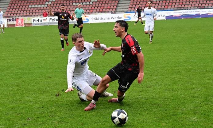 01 11 2025 xkhx Kassel Regionalliga Südwest Season 2025 2026 KSV Hessen Kassel SV Eintracht Trier Adrian Bravo Sanchez 17, Hessen Kassel v Christopher Wahlling Trier