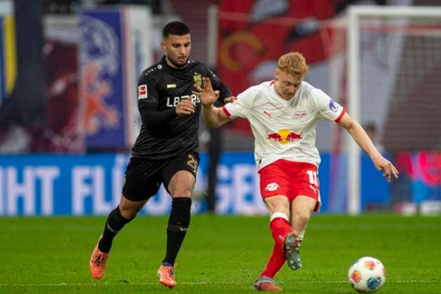 GER, Leipzig, Football, DFL Bundesliga, Matchday 9, RB Leipzig vs VFB Stuttgart in the picture f l Deniz Undav VFB Stuttgart 26 , Nicolas Seiwald RB Leipzig 13 , duel 01 11 2025, Red Bull Arena Leipzig DFL DFB REGULATIONS PROHIBIT ANY USE OF PHOTOGRAPHS AS IMAGE SEQUENCES AND OR QUASI VIDEO, Copyright: HMBxMedia PaulxFritz