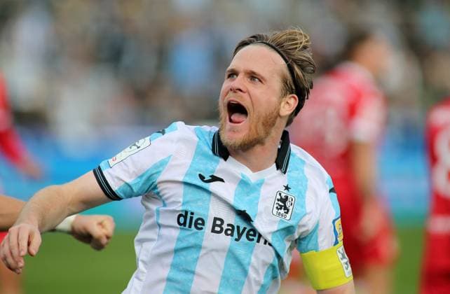 Football, Men, 3 Liga, Season 2025 2026, TSV 1860 München FC Energie Cottbus, Grünwalder Stadion 2 0 by Thore Jacobsen TSV 1860 München , Goal, Cheering