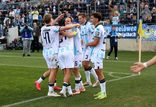 Football, Men, 3 Liga, Season 2025 2026, TSV 1860 München FC Energie Cottbus, Grünwalder Stadion 2 0 by Thore Jacobsen TSV 1860 München , Goal, Cheering
