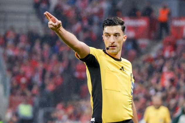 Referee Florian Badstübner , Germany, Football, 1 Bundesliga, Matchday 9, 2025 2026, 1 FSV Mainz vs Werder Bremen, 01 11 2025, Mewa Arena, Mainz, Germany Mainz Mewa Arena Rheinland Pfalz Germany Copyright: xGrantxHubbsx