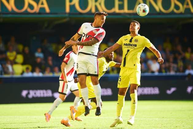Oscar Trejo (Rayo Vallecano) and Santiago Mourino (Villarreal CF) during the LaLiga EA Sports match between Villarreal CF and Rayo Vallecano at Estadio de la Ceramica on November 1, 2025 in Villarreal, Spain. (Photo by Maria Jose Segovia DeFodi Images) Oscar Trejo Rayo Vallecano and Santiago Mourino Villarreal CF during the LaLiga EA Sports match between Villarreal CF and Rayo Vallecano at Estadio de la Ceramica on November 1, 2025 in Villarreal, Spain Photo by Maria Jose Segovia DeFodi Images