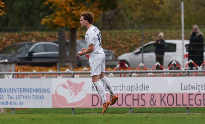 BAU 01 11 2025 Freiberg am Neckar Football SGV Freiberg vs SG Barockstadt Fulda Lehnerz, scorer Moritz Dittmann Fulda celebrates his goal to make it 1 1