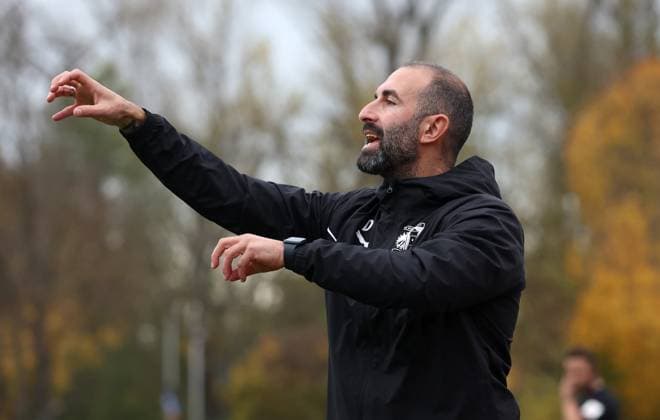 BAU 01 11 2025 Freiberg am Neckar Soccer SGV Freiberg vs SG Barockstadt Fulda Lehnerz, Coach Daniyel Cimen Fulda